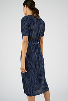 Robe à pois plissé permanent