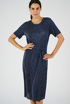 Robe à pois plissé permanent