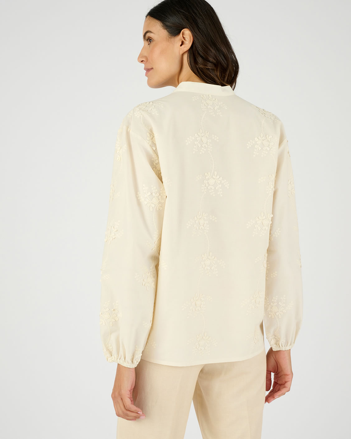 Chemisier broderies reliéfées