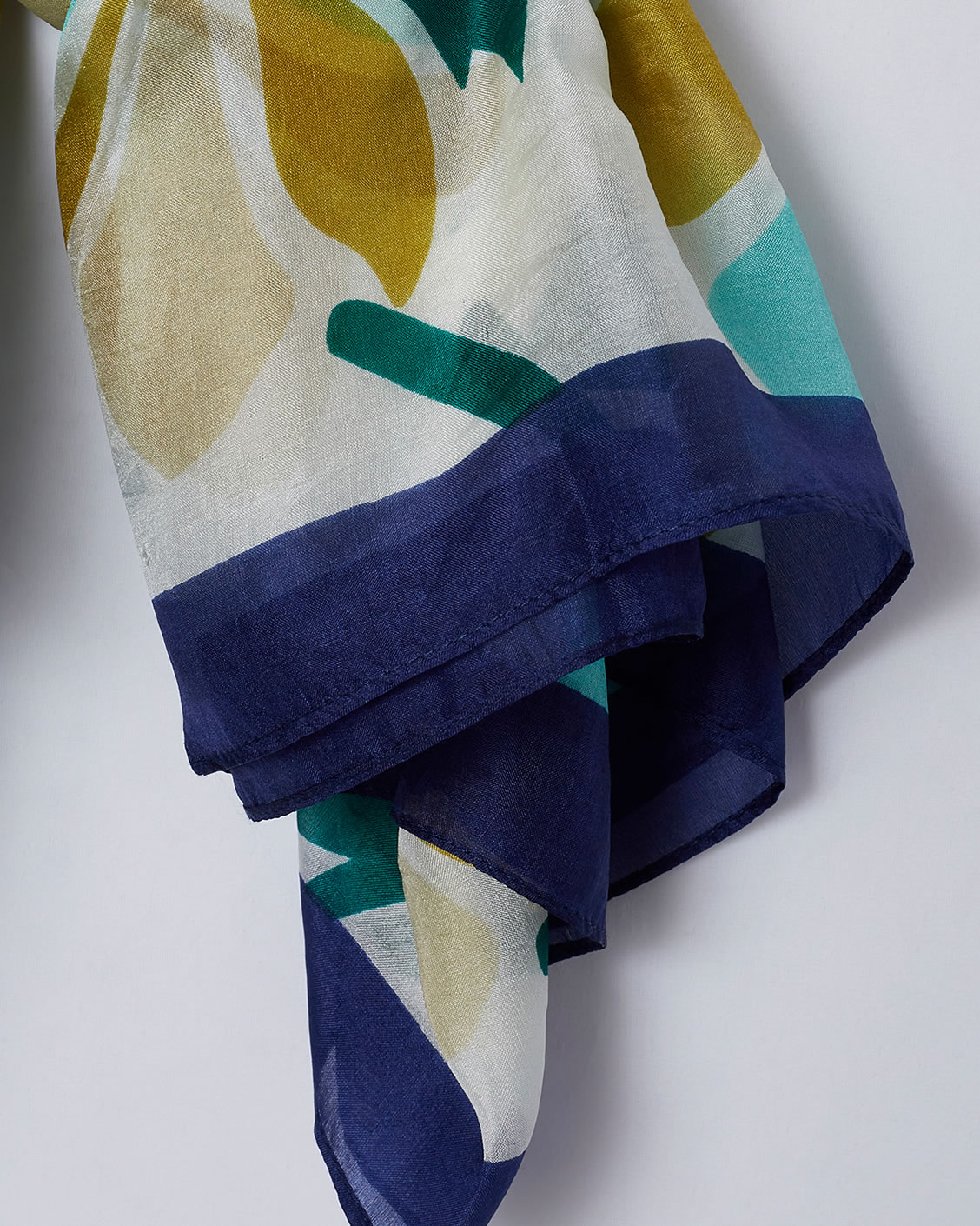 Carré pure soie motif floral