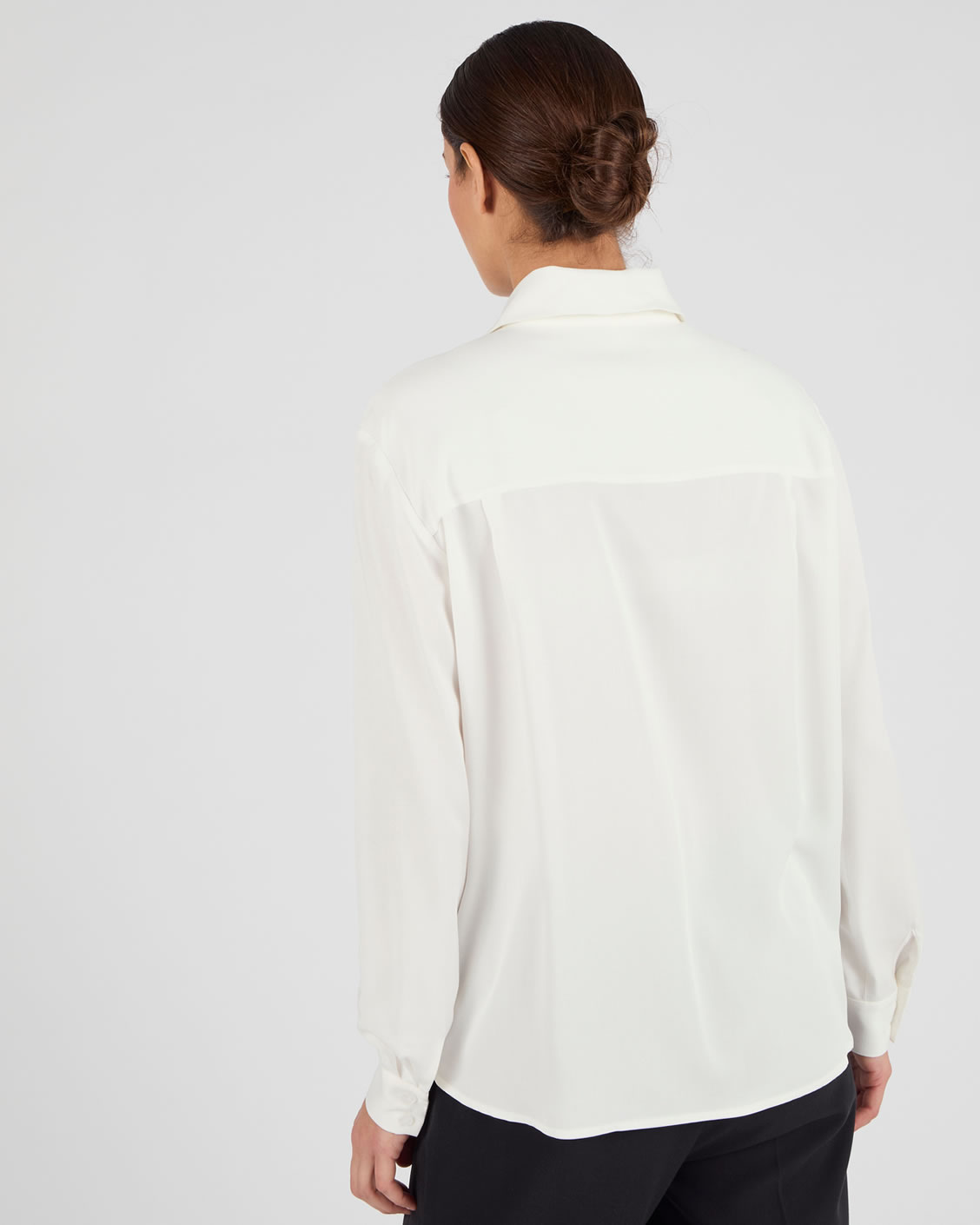 Prachtige blouse met juwelenkraag van zuivere viscose