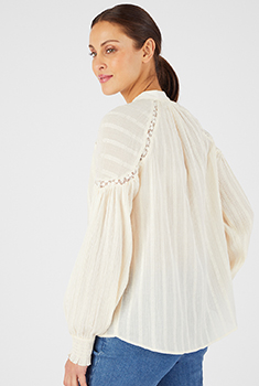 Blouse met macramédetails