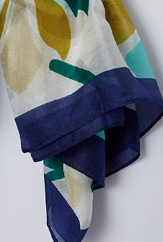 Carré pure soie motif floral