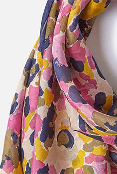 Foulard pure soie fleuri esprit tachiste