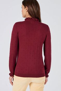 Pull in fijn reliëftricot met volants