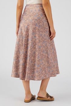 Jupe évasée tissu satiné imprimé feuilles