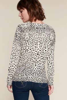 Pull in fijn tricot met panterprint