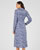 Jurk in warm tricot met knoopsluiting.