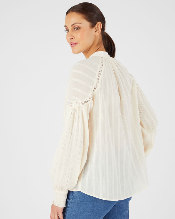 Blouse détails macramés