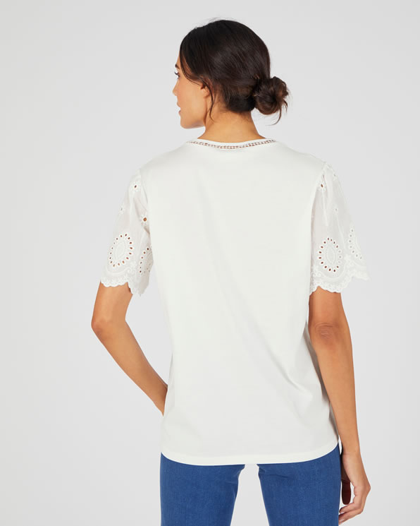 T-shirt van zuiver katoen met geborduurde mouwen
