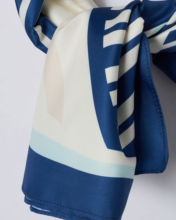 Foulard carré motif géométrique