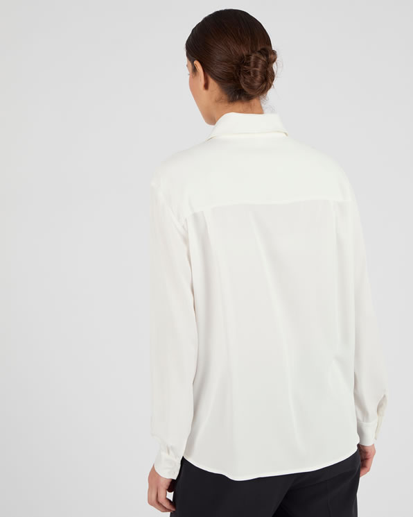 Prachtige blouse met juwelenkraag van zuivere viscose