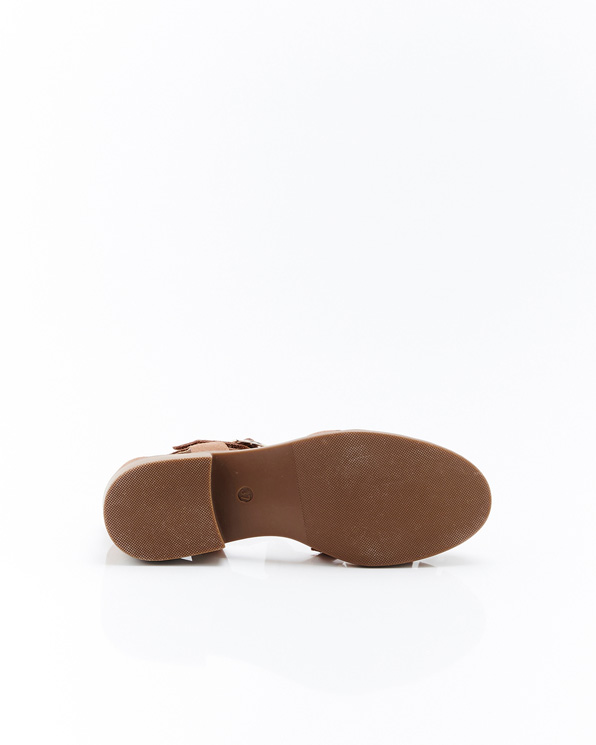 Sandales à bout fermé et brides