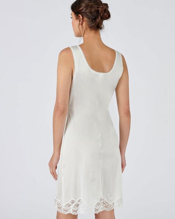 Onderjurk in soepel satijntricot met kant