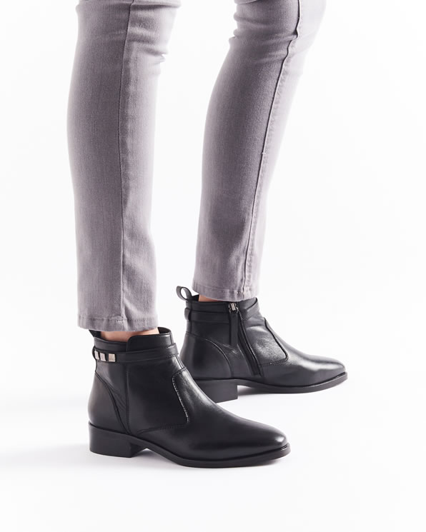 Boots avec bride fantaisie