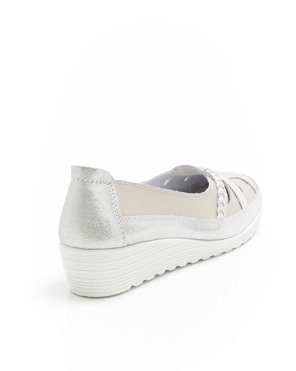 Mocassin glanseffect en vlechtwerk