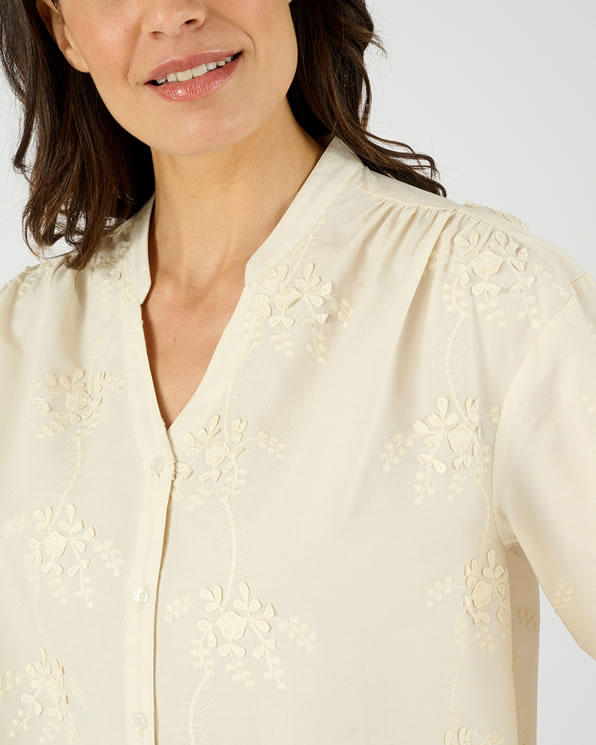 Chemisier broderies reliéfées