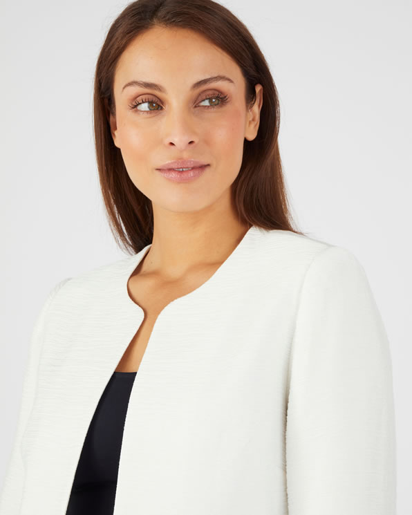 Veste matière reliéfée plissée