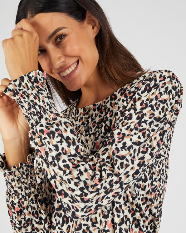T-shirt van warm tricot met dierenprint