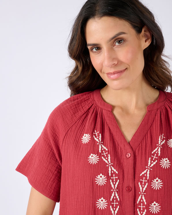 Geborduurde blouse van organisch katoenen gaas