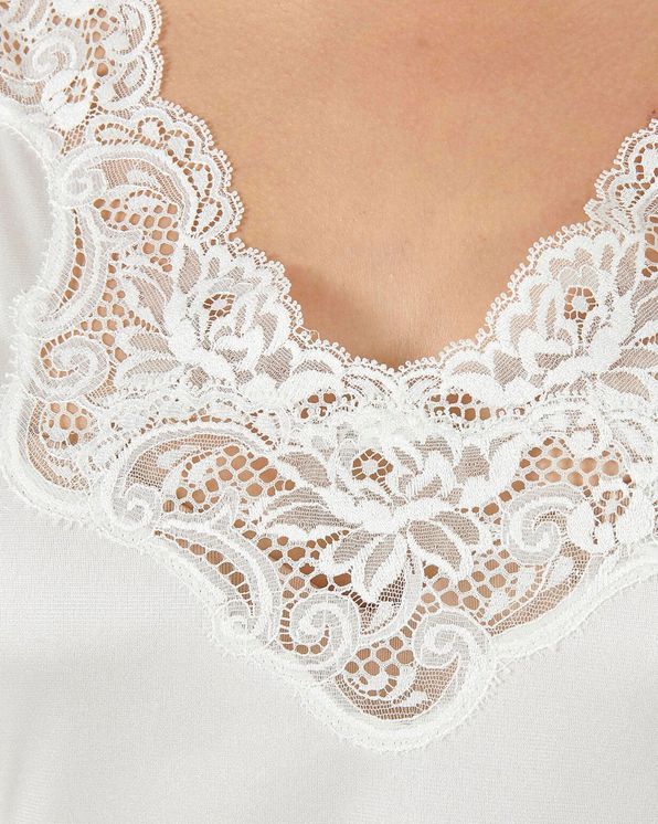 Onderjurk in soepel satijntricot met kant