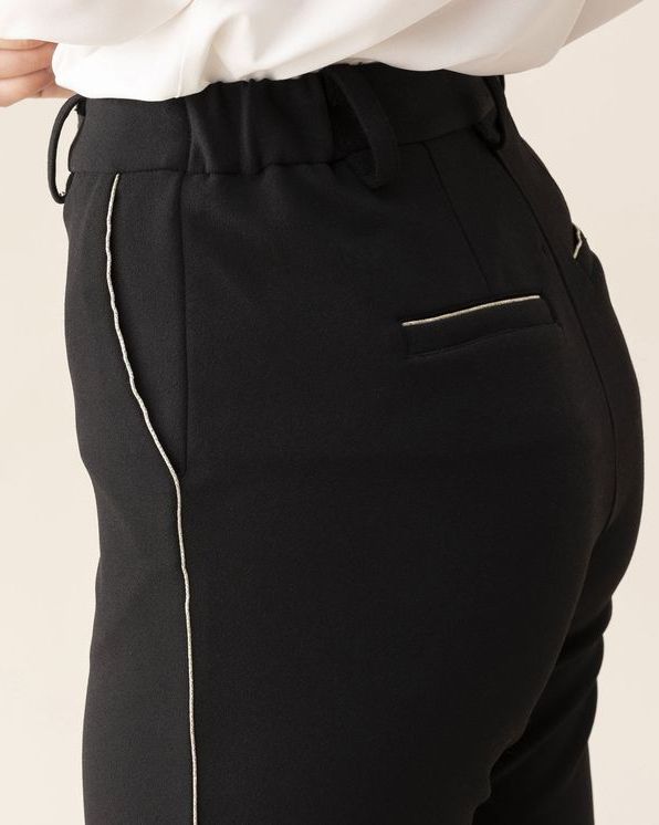 Broek in crêpetricot, glanzend biesje