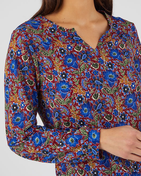Gebloemd T-shirt in stretch crêpe stof met glanzend garen