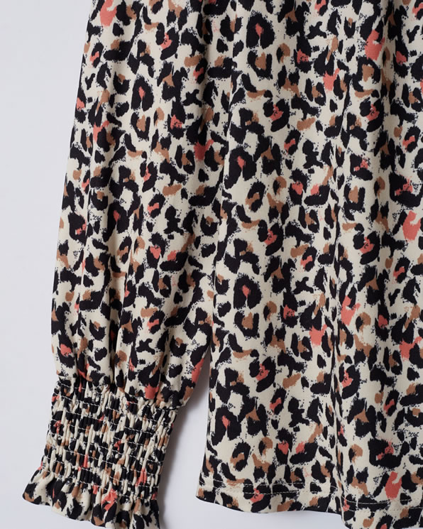 T-shirt van warm tricot met dierenprint