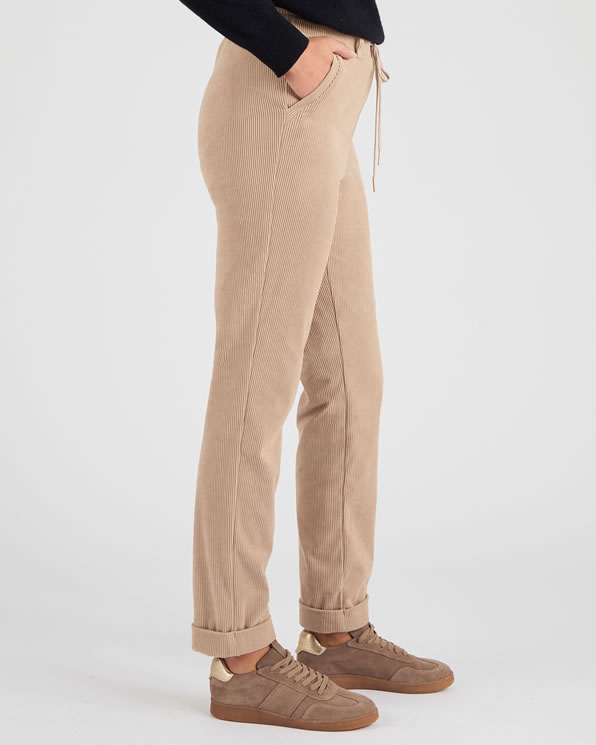 Broek van milleraies fluwel die eenvoudig aan te trekken is
