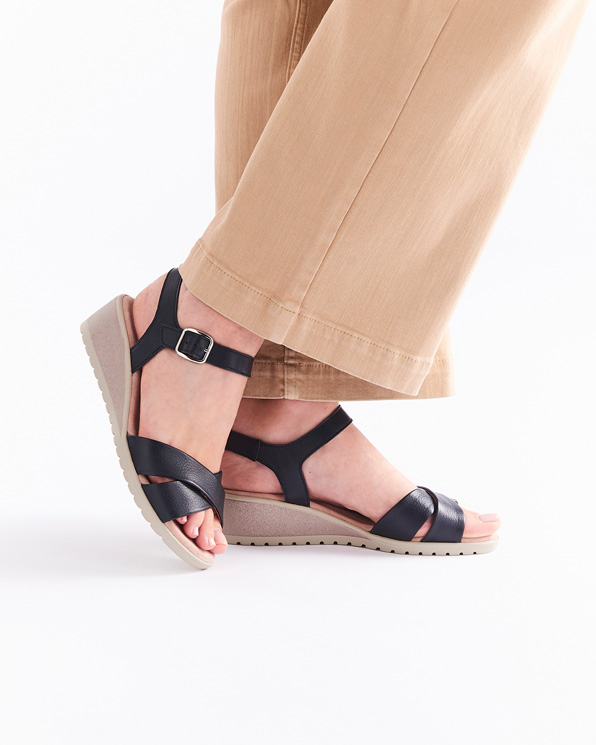 Sandales compensées cuir chèvre