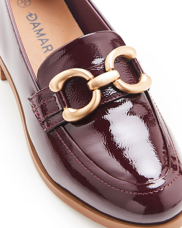 Mocassins met zilverkleurige ketting