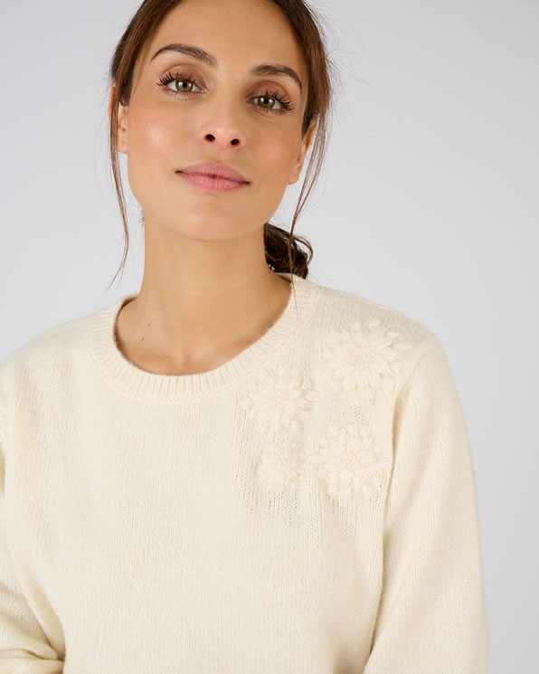 Pull doux broderie fleur