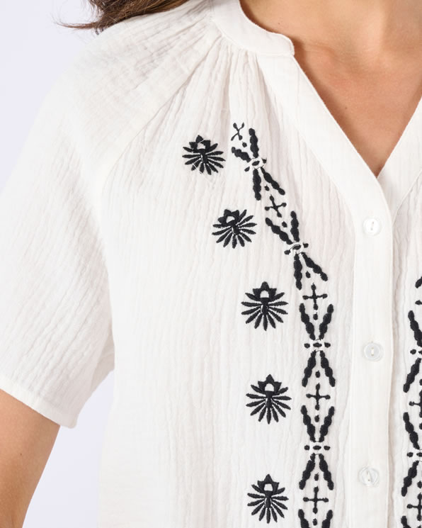Geborduurde blouse van organisch katoenen gaas
