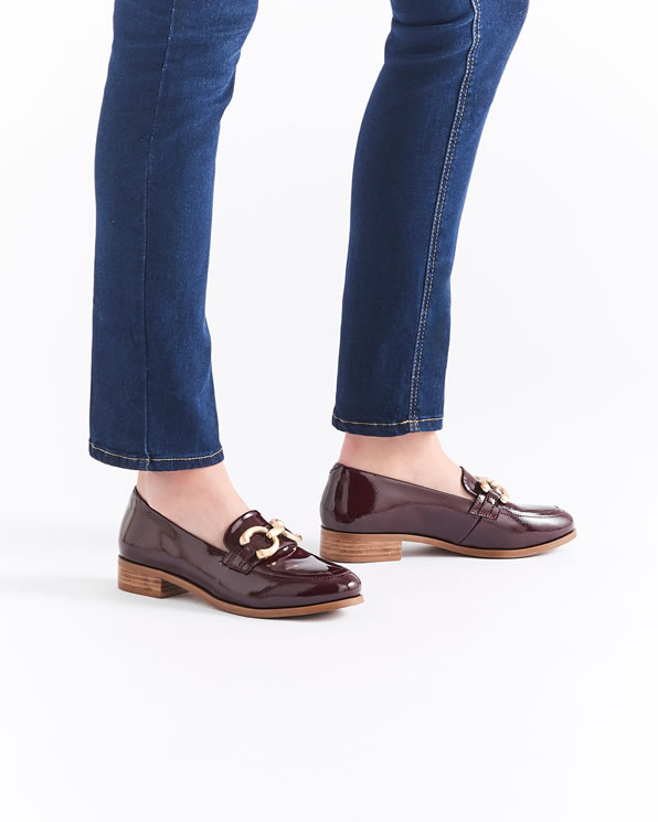 Mocassins met zilverkleurige ketting
