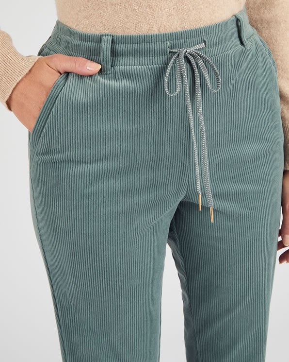 Broek van milleraies fluwel die eenvoudig aan te trekken is