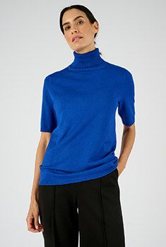 Pull col roulé côtelé maille fluide