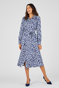 Jurk in warm tricot met knoopsluiting.
