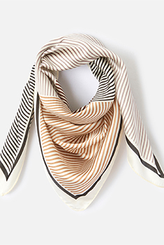Foulard carré effet graphique