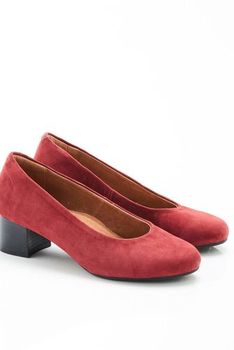 Pump in nubuck, kalfsleder