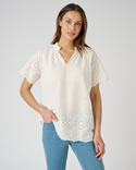 Blouse in katoenvoile met broderie anglaise