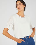 T-shirt van zuiver katoen met geborduurde mouwen