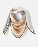 Foulard carré effet graphique