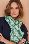 Sjaaltje in voile met geometrische print