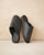 Chaussons mules en cuir grainé