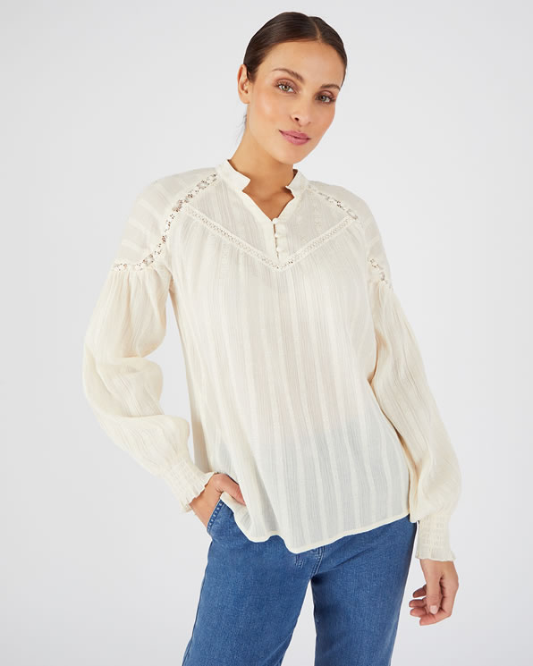 Blouse détails macramés
