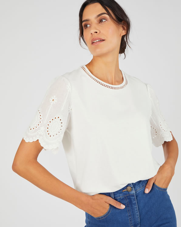 T-shirt van zuiver katoen met geborduurde mouwen