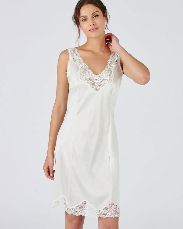Onderjurk in soepel satijntricot met kant