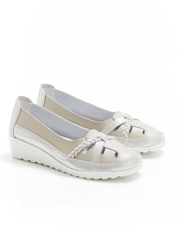 Mocassin glanseffect en vlechtwerk