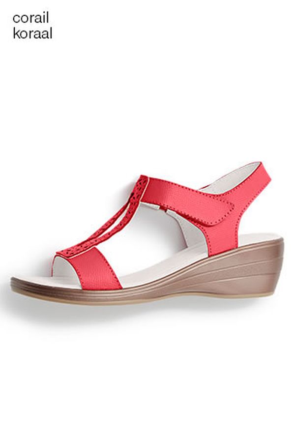 Sandales croûte de cuir vachette fantaisie perforée